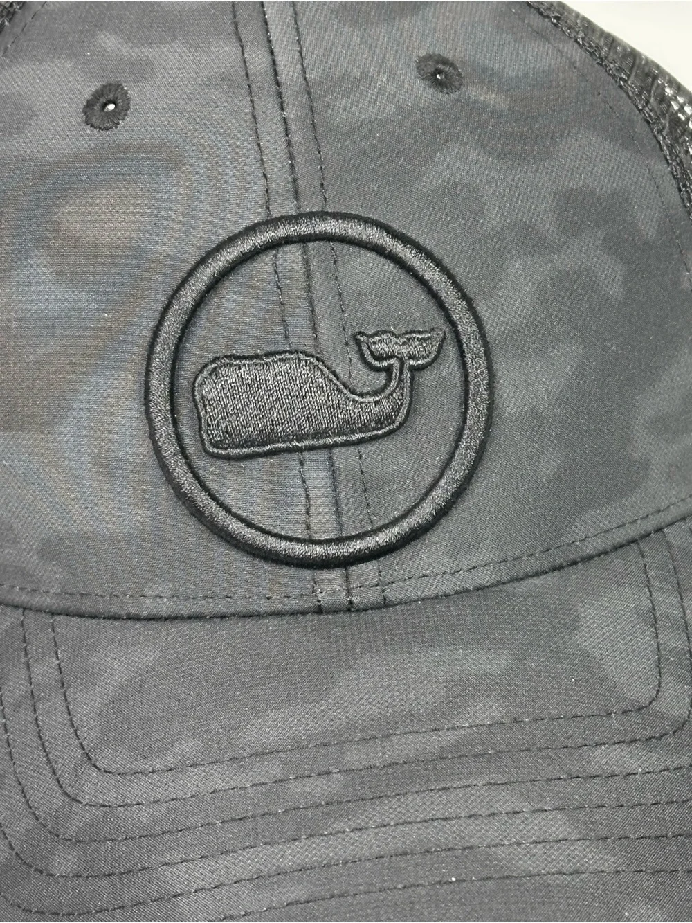Vineyard VinesBlack Camo Whale Dot Performance Trucker Hat NEVER WORN